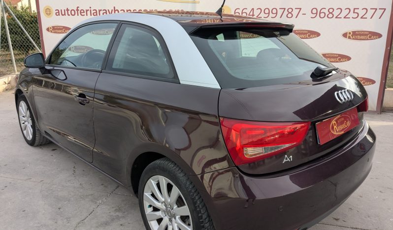 AUDI A1 1.6TDI 90CV STRONIC AMBITION lleno