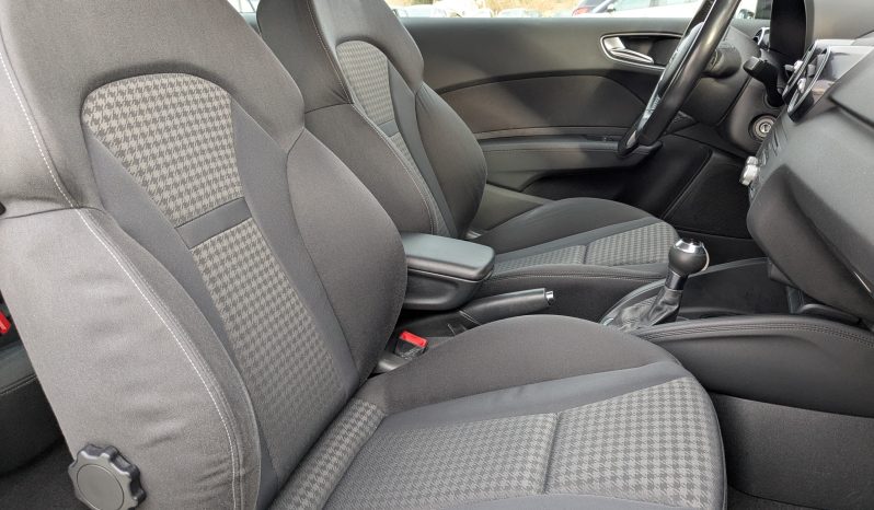 AUDI A1 1.6TDI 90CV STRONIC AMBITION lleno